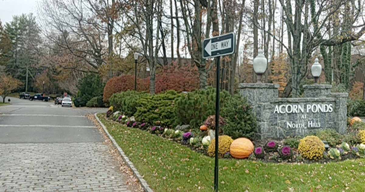 ACORN PONDS CONDOS for SALE North Hills